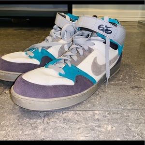Men’s 6.0 Nike Basketball shoes Turquoise and Gray